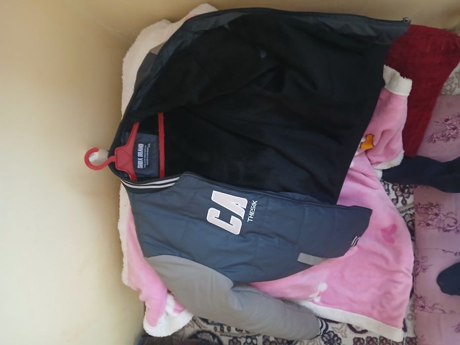 Kurtka sotiladi razmiri XXL