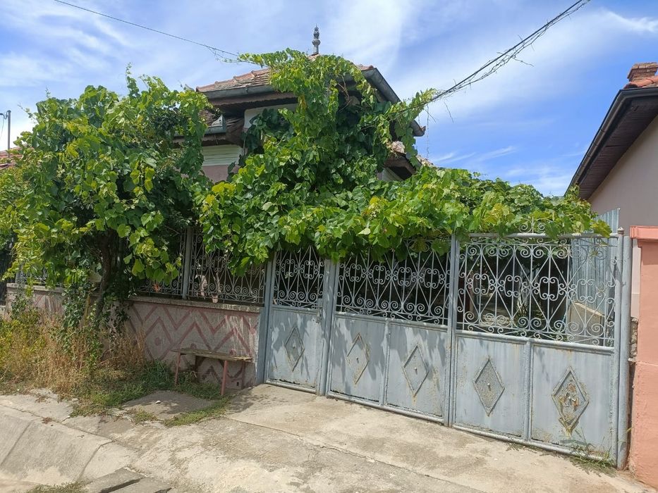 Vând casa cu teren în Simian