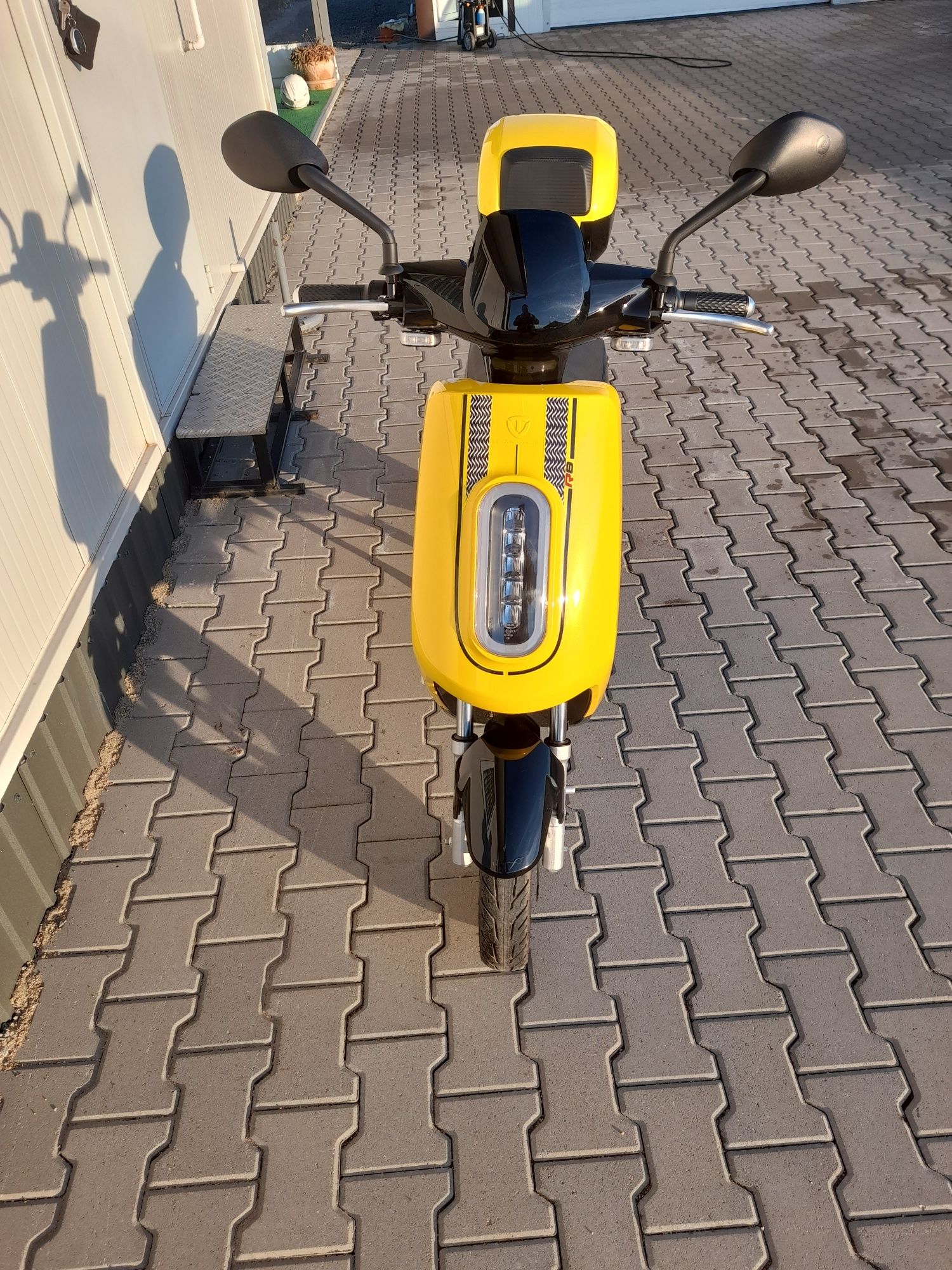 Bicicleta electrica R8 YELLOW