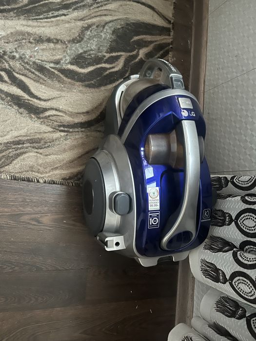 продам пылесос LG
