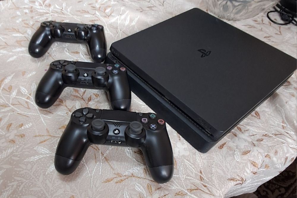 Playstation 4 slim