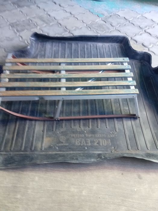 Продам резиновый коврик в багажник ваз 2104 за 3000 теңге. Санки 2000.