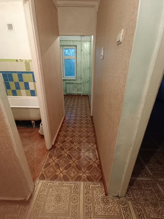 Продаётся 1 ком кв в чирчике 3 мкн 3 этаж не далеко от дороги