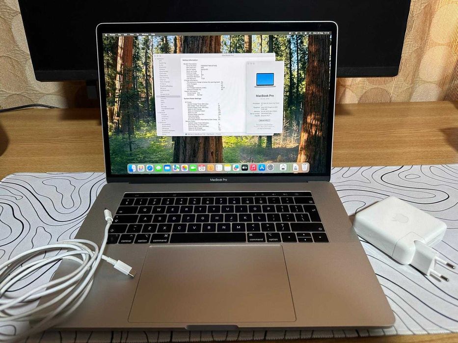 MacBook Pro 15" (2019) – i7, 16GB RAM, 256GB SSD, Radeon Pro 555X
