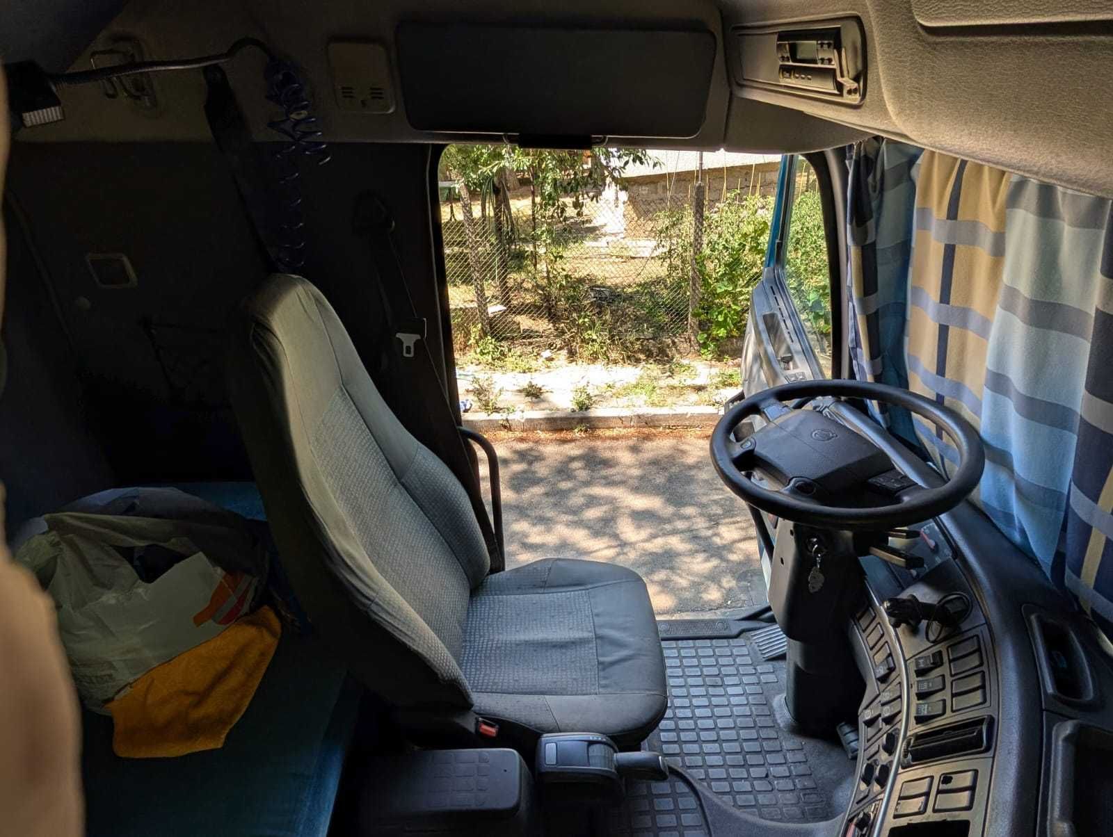 Влекач Volvo FH 12