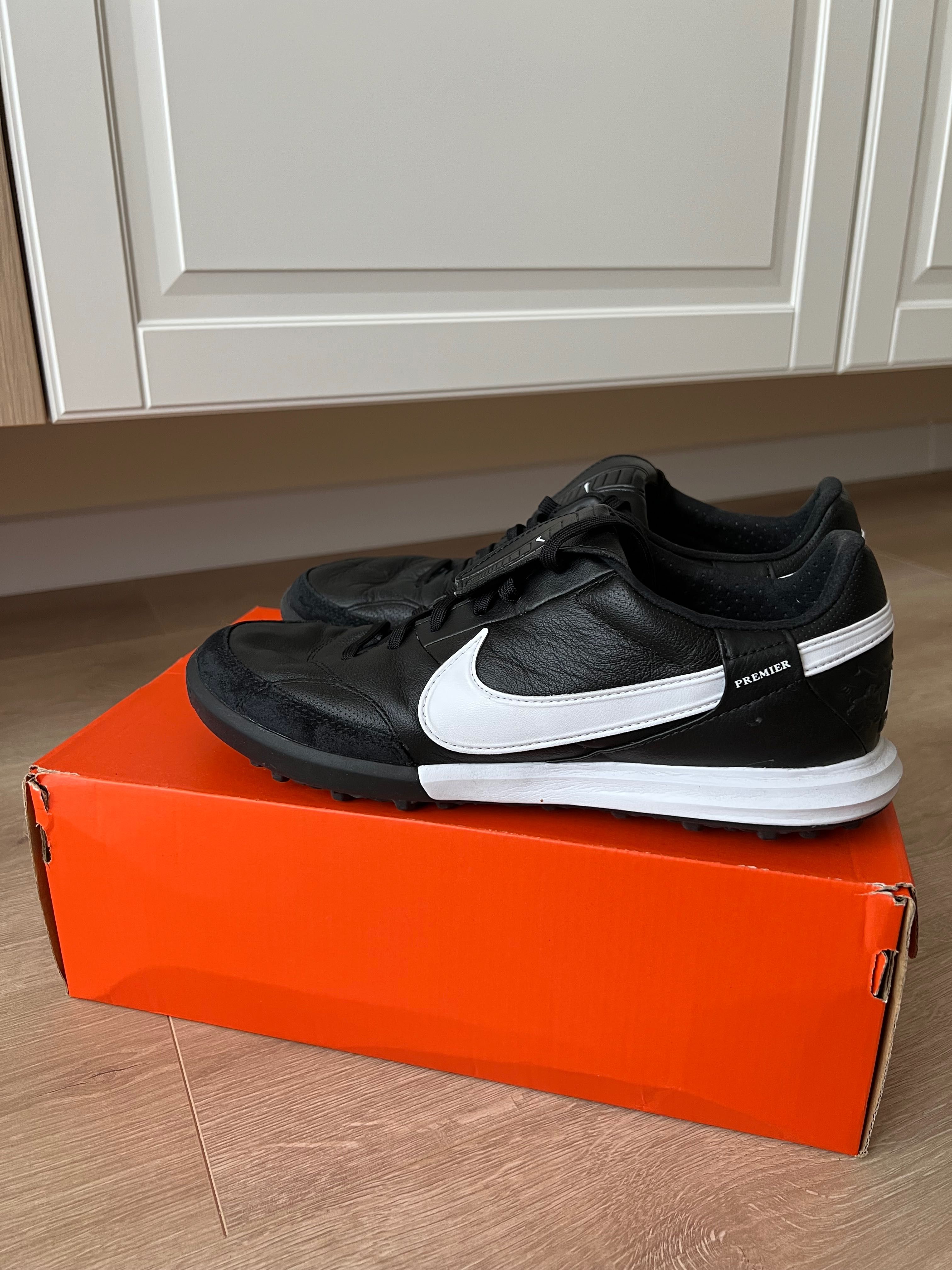 Стоножки футболни обувки Nike premier III TF