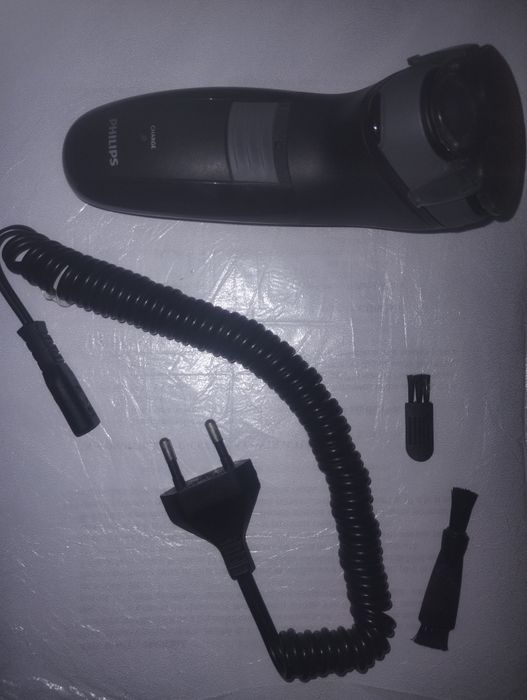 Aparat de bărbierit Philips cu 3 capete