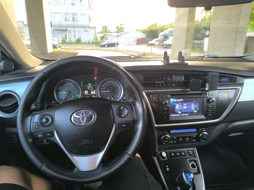 Toyota auris hybrid