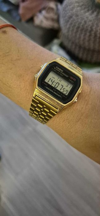 Продавам часовник CASIO