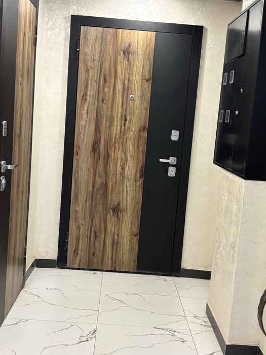 Продам входную дверь