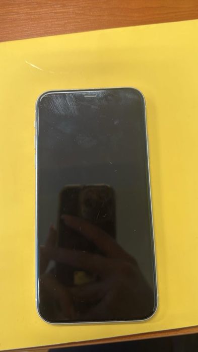 Iphone 11, бял, използван