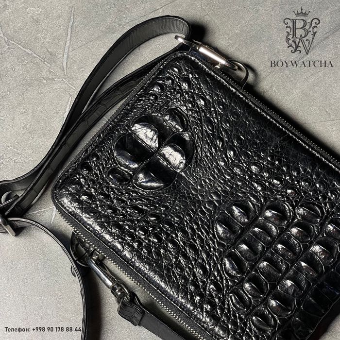 В наличии барсетка из натуральной крокодиловой кожи