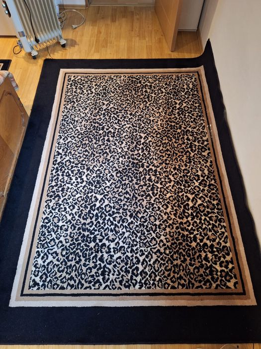 3 Covoare(unul mare si 2 mici) animal print