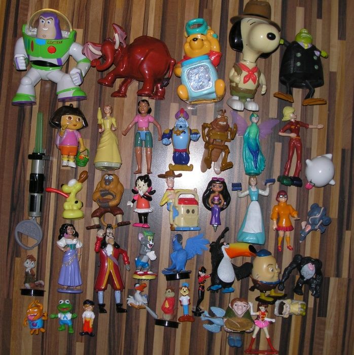 Lot de aprox. 240 jucarii - figurine majoritare Happy Meal - McDonalds