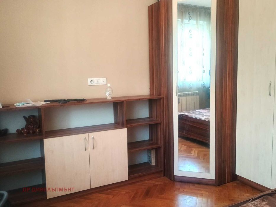 Продава 4-СТАЕН
град София, Оборище