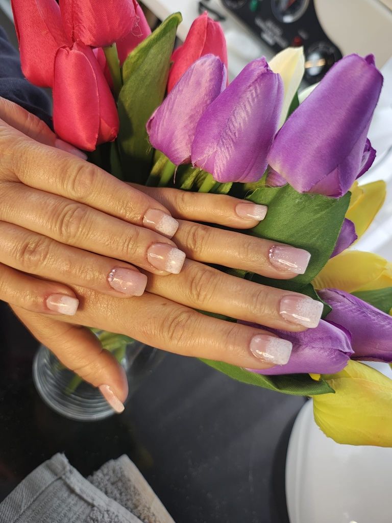 Unghii cu gel, tips,  construcție gel, ojă semipermanentă