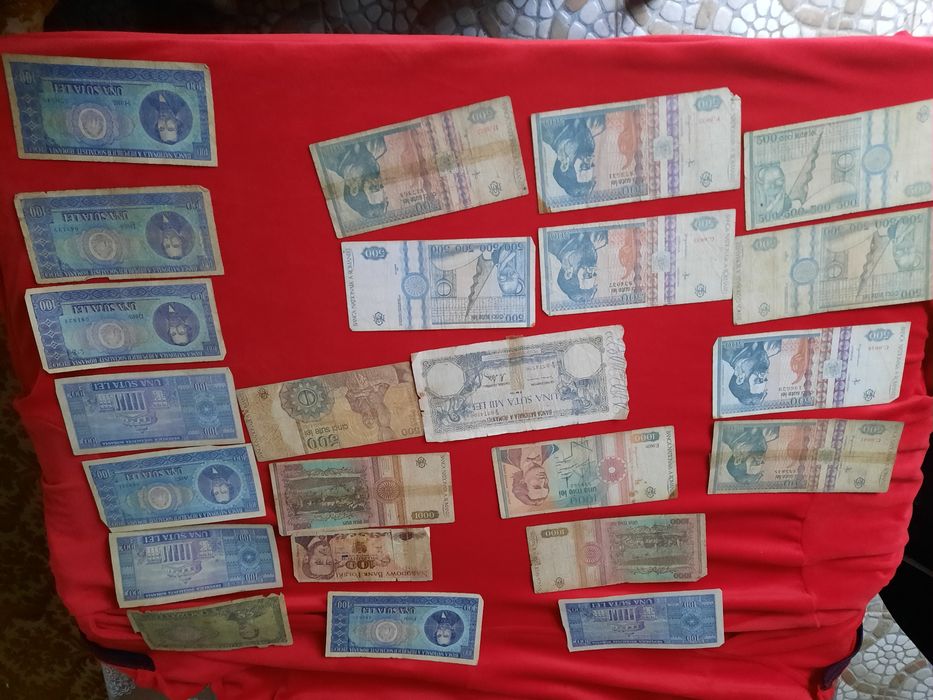 Bancnote și monede vechi