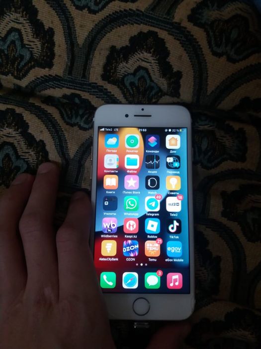 Продам айфон хороший