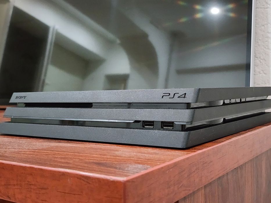 ПС 4 про 1-ТБ + 3 игры и Extra Plus подписка на год