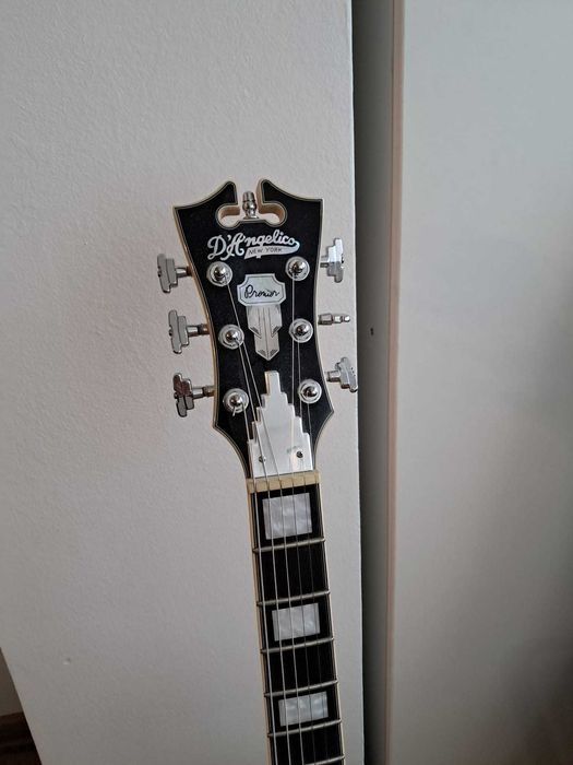 Chitara electrica noua D'Angelico Premier Brighton (cu husa)