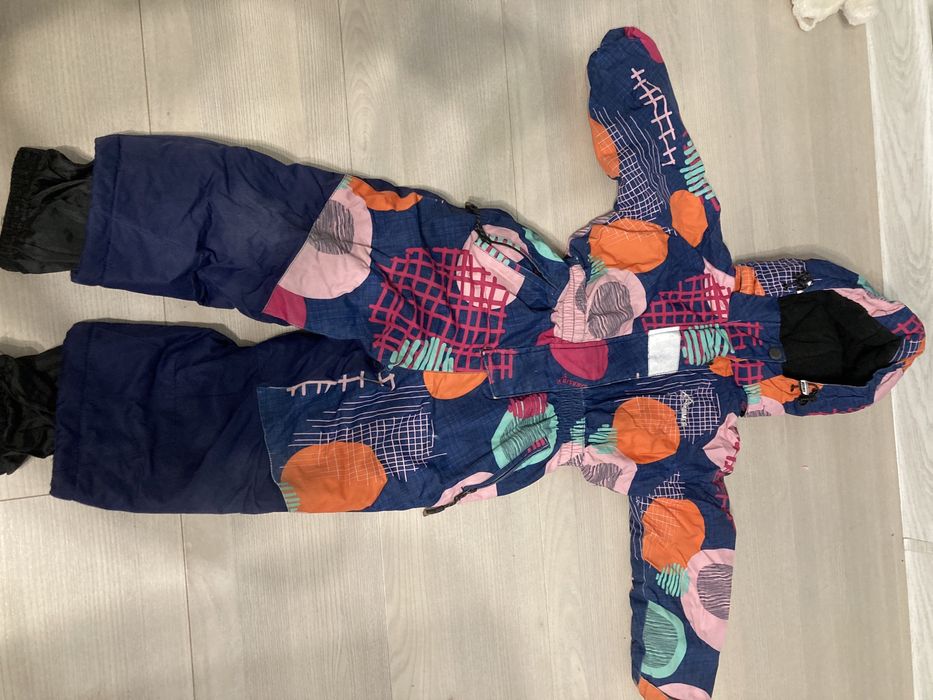 Детский зимнтй комбинезон в отличном состоянии.