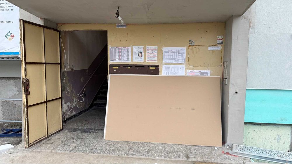 Входна врата 3х2.20м. Бургас