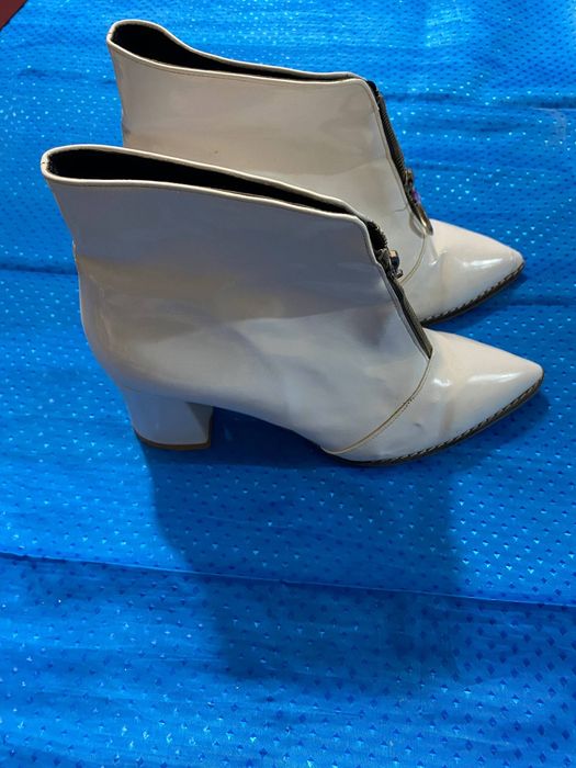 Qishki oq tufli jenskiy