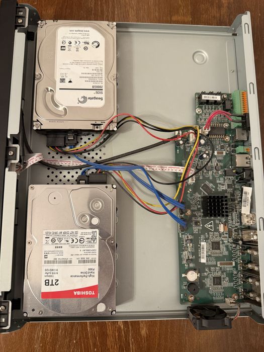DVR Hikvision TurboHD 8 canale + 2 HDD