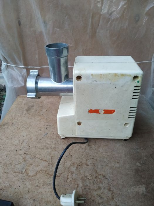 Электромясорубка, советская, требуется ремонт, двигатель рабочий