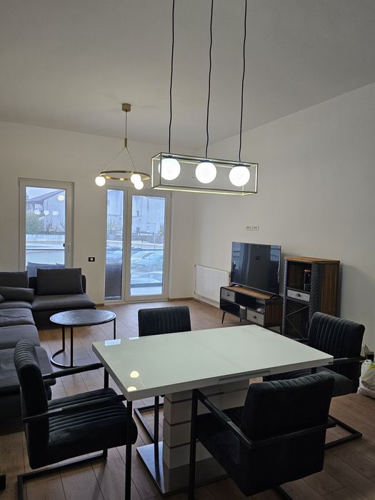 Inchiriez apartament cu 2 camere cu loc de parcare