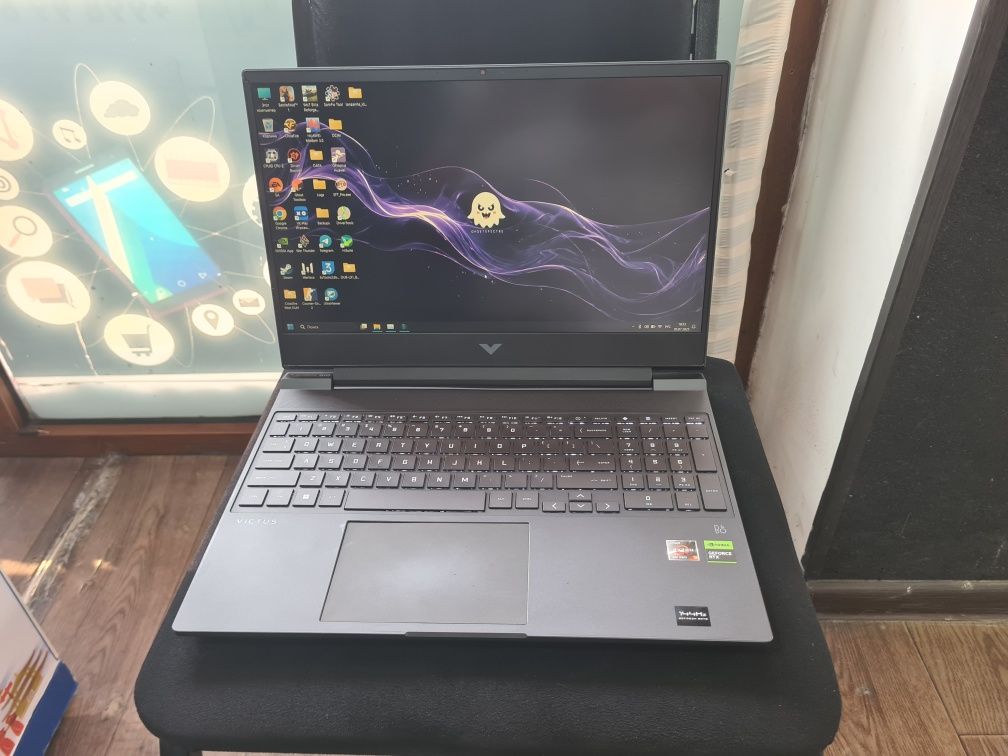 HP VICTUS 15 RTX 2050 AMD Radeon Graphics