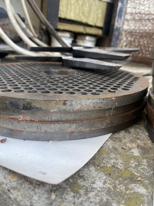 Ножове и решетки от професионална месомелачка