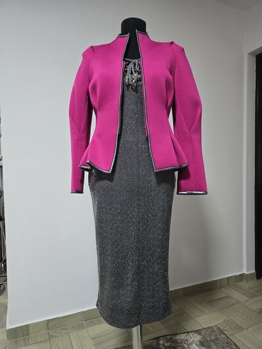 Rochie argintie cu paiete,o rochie strălucitoare cu design elegant