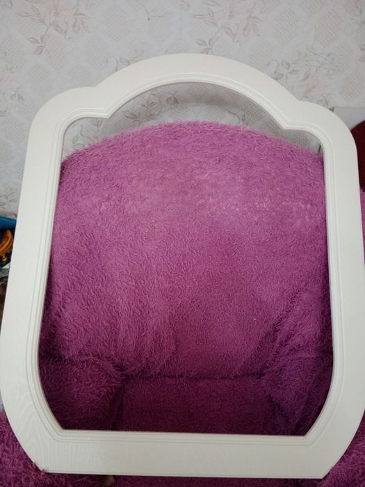 Зеркало новое в белой раме