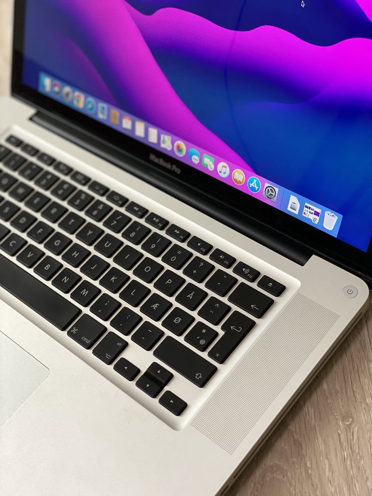 Macbook Pro 15 inch i7 | 16 GB RAM| impecabil !