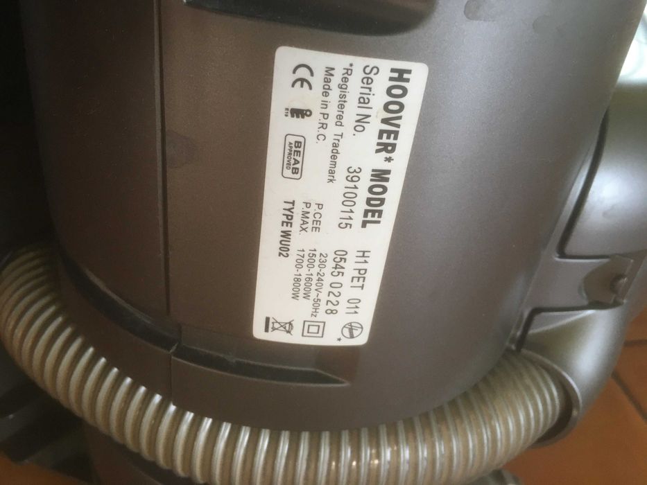 Aspirator vertical cu fir fara sac HOOVER H1 PET 011