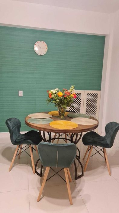 Casa cu 4 dormitoare, mobilata si cu curte generoasa  - De inchiriat