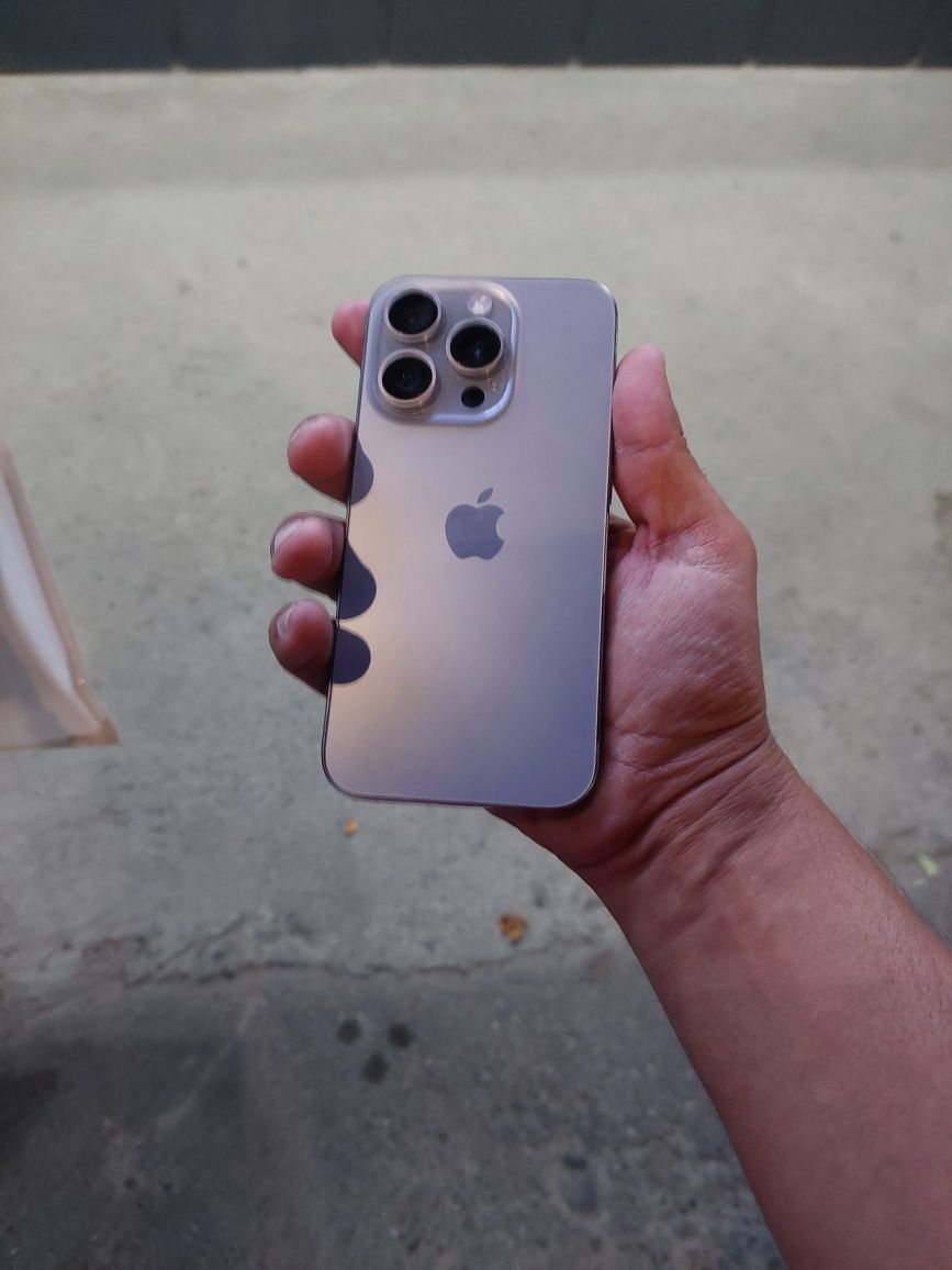 Продам iPhone 15 Pro Natural Titanium
