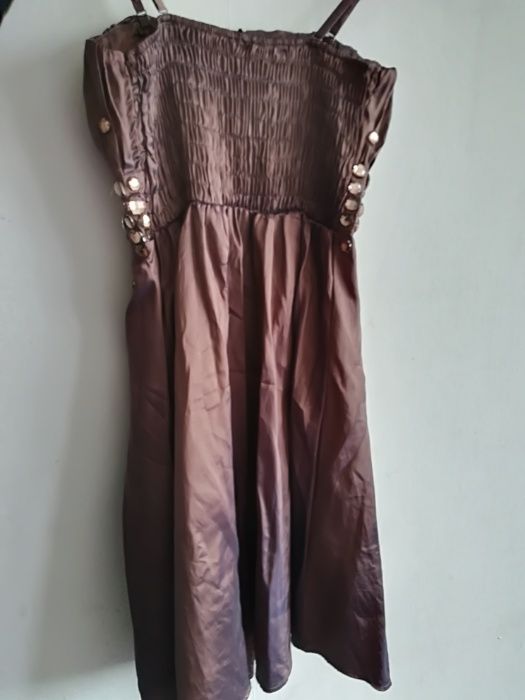 Елегантна рокля