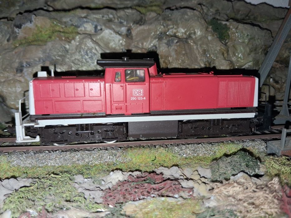 Locomotiva roco BR290 digitala

Lumini in funcție de direcția de