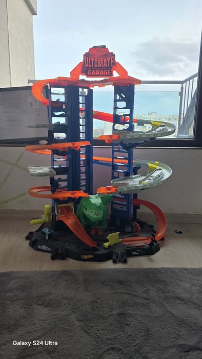 Hot wheels играчка