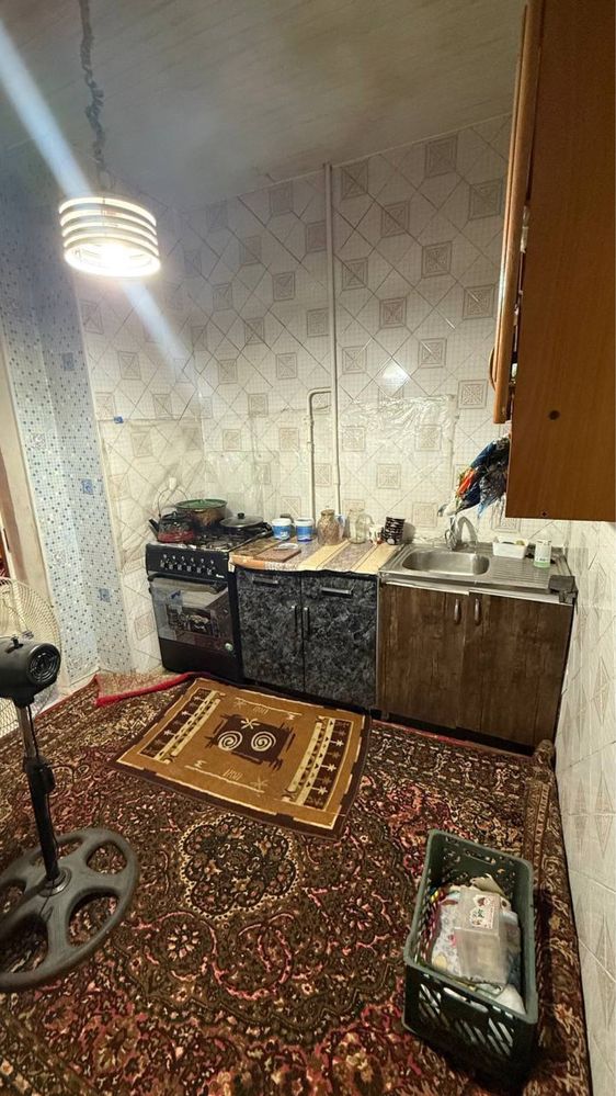 Продается квартира на Юнусабад 19 2/2/5