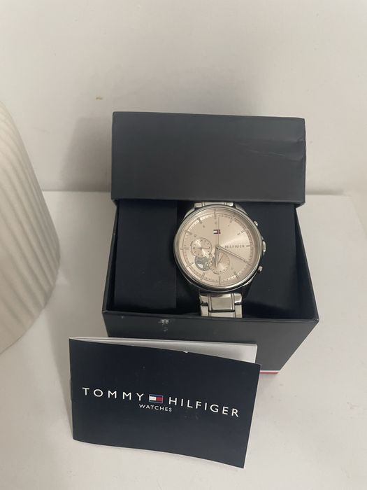 Часовник Tommy Hilfiger