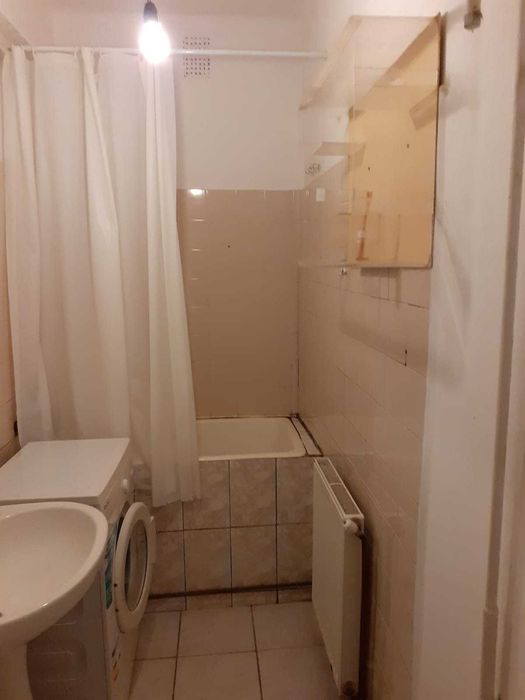 Dau in chirie apartament 2 camere in centru