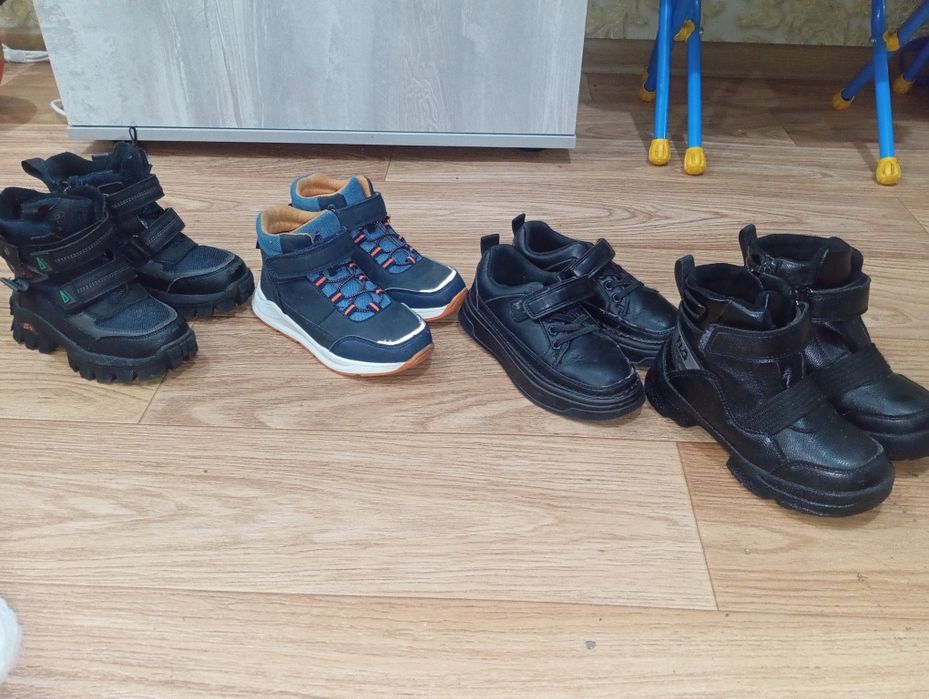 Продам детскую обувь