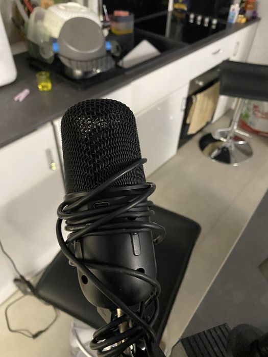 Microfon hyperx solocast + brat