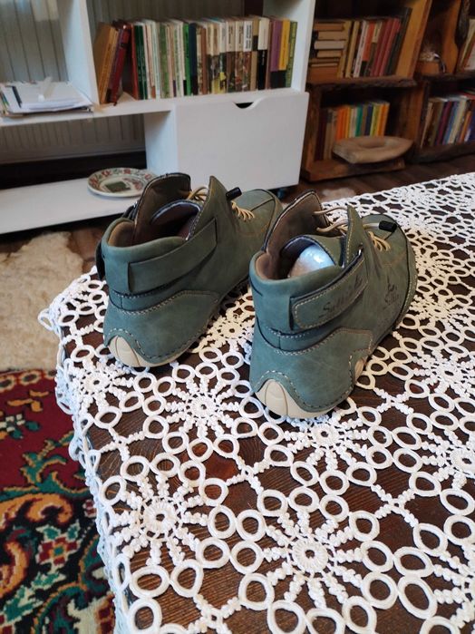 Încălțăminte sport foarte ușoară comodă