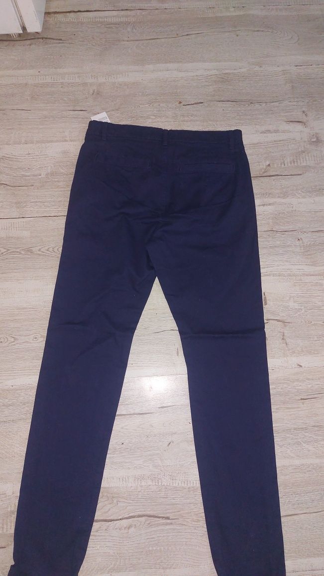Pantaloni  noi pentru băieți