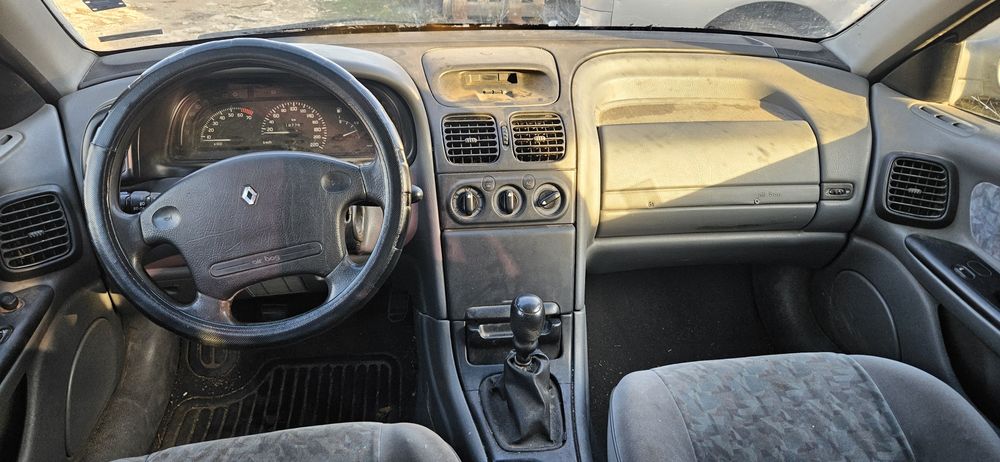 Рено Лагуна 1 1.8 90кс на части Renault Laguna 1 1.8 90 na chasti