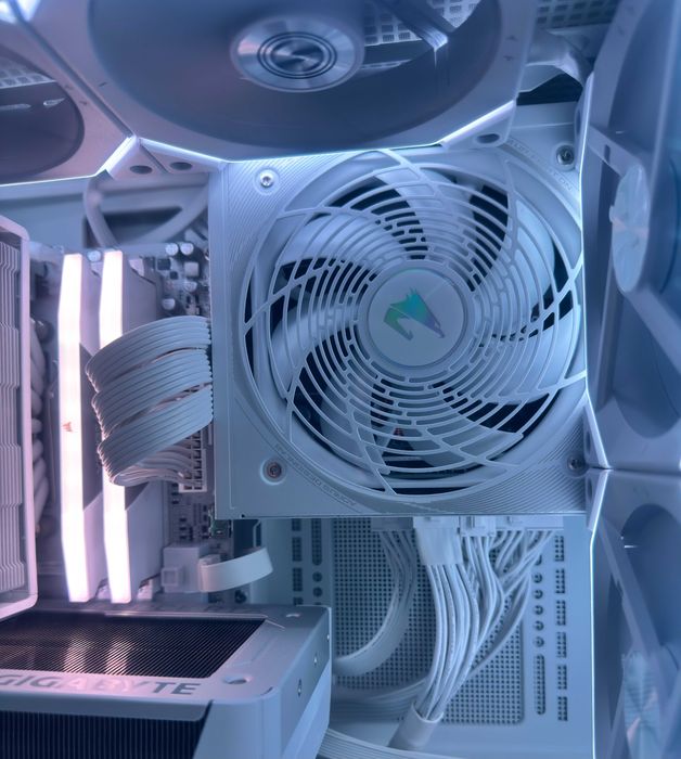 AORUS ICE 850W White Gold, модульный блок питания, отличное состояние